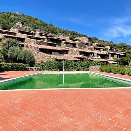 Punta Est - Trilo Ginestra Family & Pool Capo Coda Cavallo